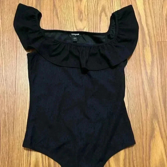 NWT Express Women’s Ribbed Ruffle Bodysuit Black S - Picture 3 of 6